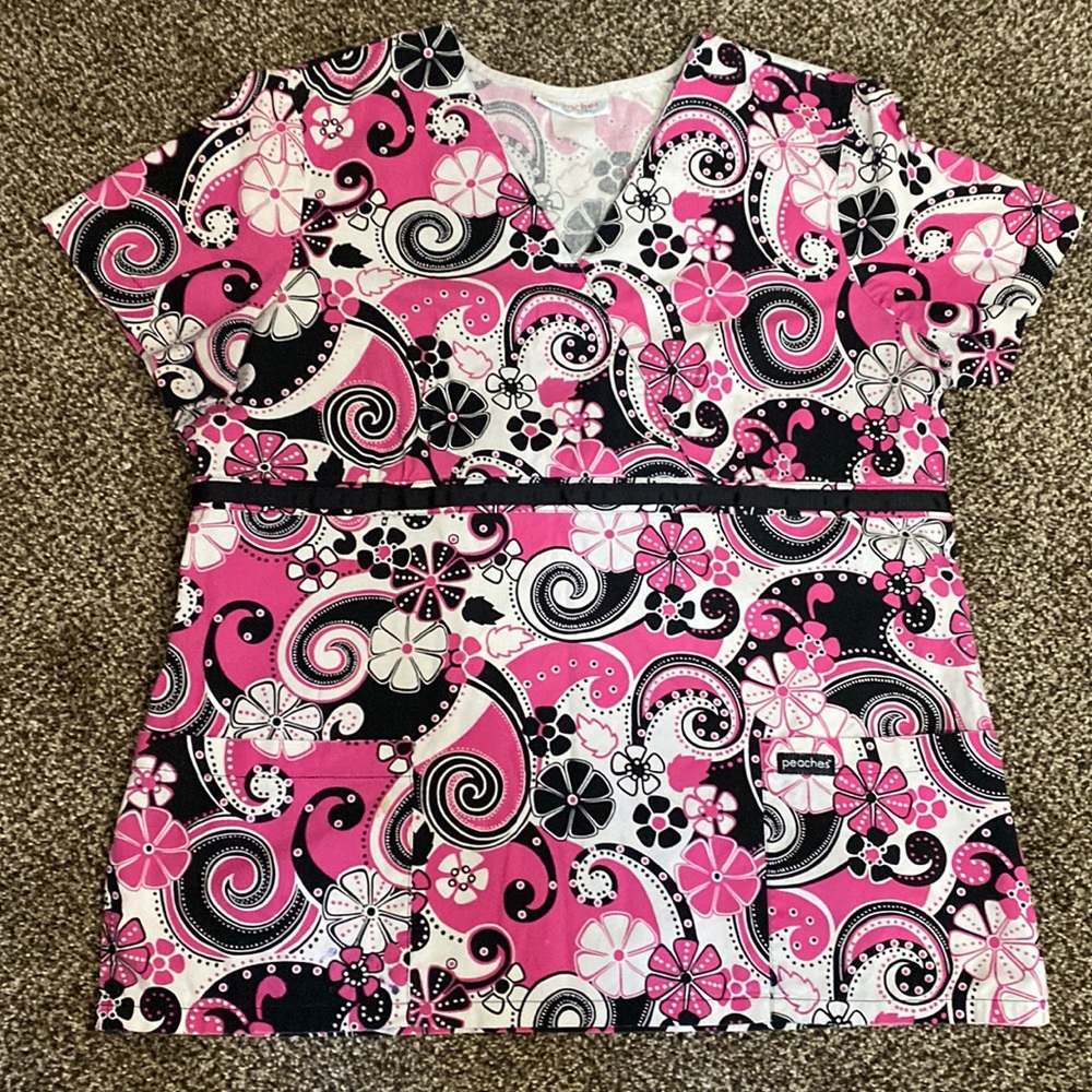 Peaches paisley scrub top in hot pink & black with satiny black tie in middle XL